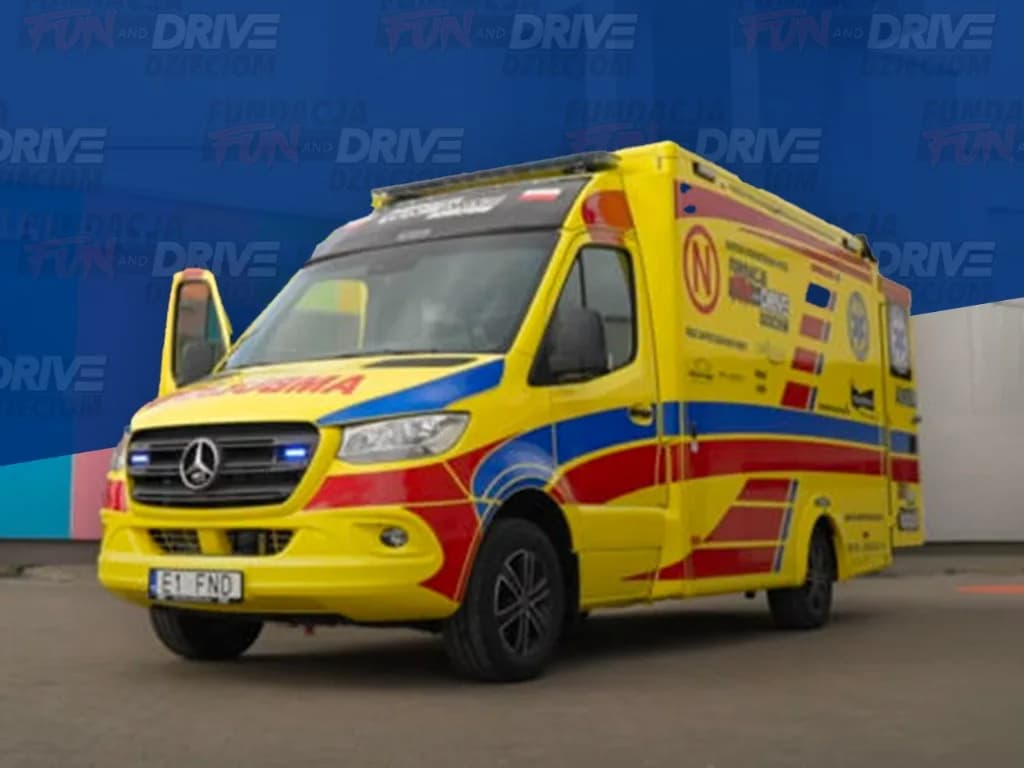Pierwsza karetka E1 FND - widok z przodu
