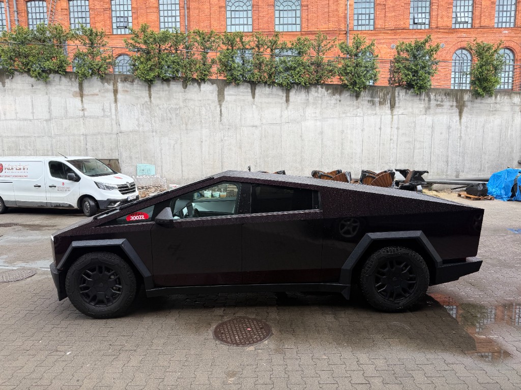 Tesla Cybertruck - zdjęcie 2