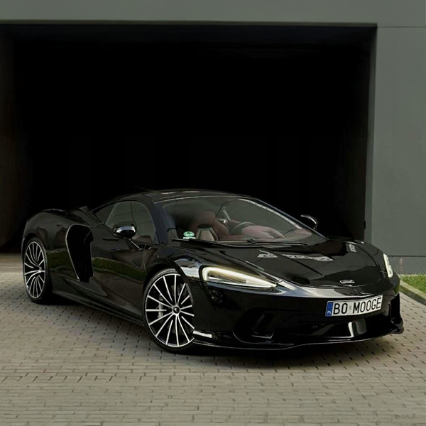 Przejazd McLaren GT Twin-Turbo