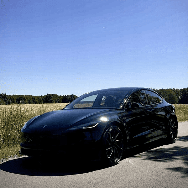 Przejazd Tesla Model 3 Performance
